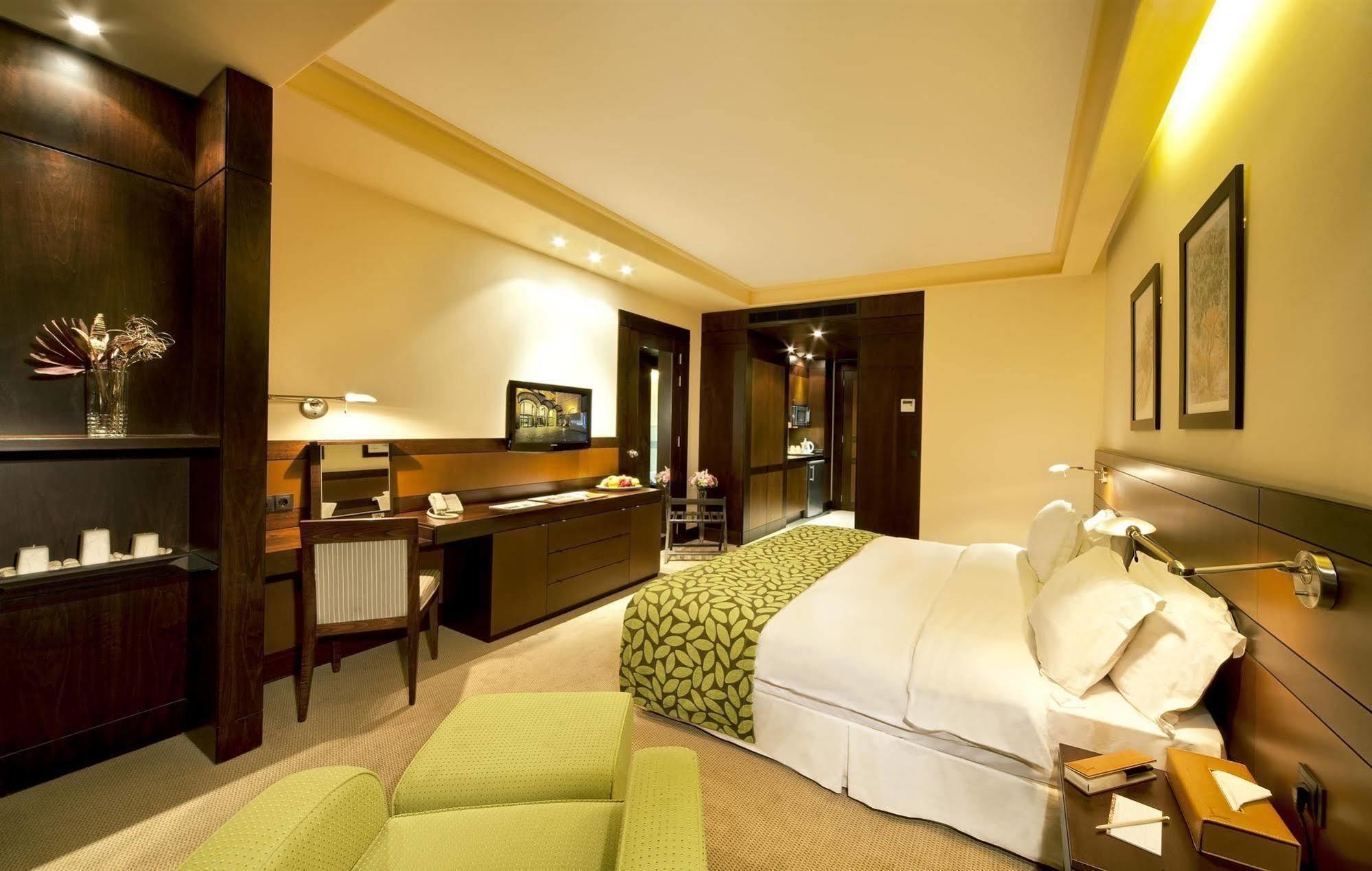 Coral Beirut Al Hamra Hotel Room photo